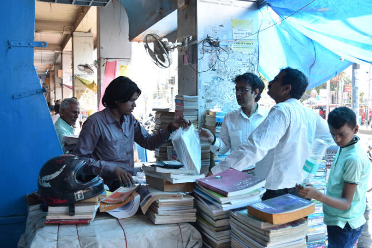 गांधी मैदान बुक मार्केट: जहां की सेकंड हैंड किताबें पढ़कर न जाने कितने डॉक्टर-इंजीनियर हो गए…