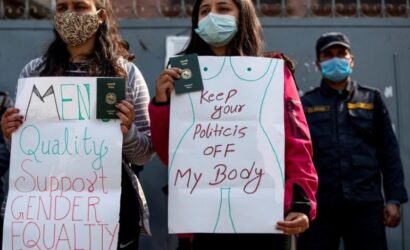 नेपाल सरकार के खिलाफ सड़कों पर निकली महिलाएं क्या कह रही हैं?